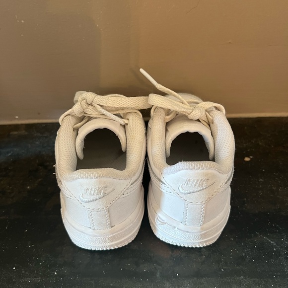 Children’s NIKE Air Forces - Picture 3 of 5